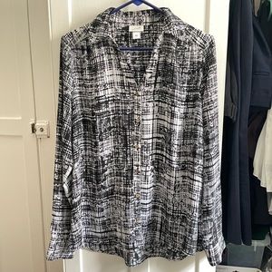 Jessica Simpson collection button down blouse,